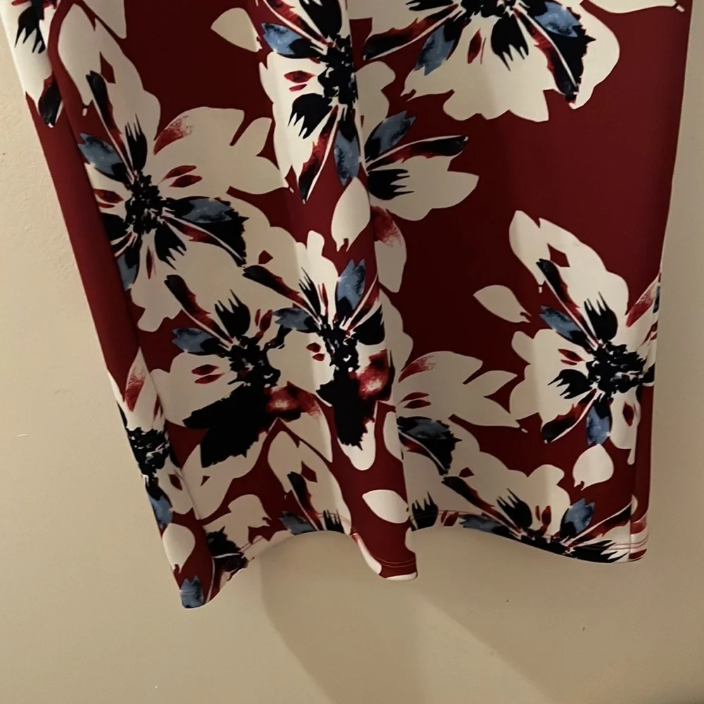 Beautiful great condition like new simply styled dress size small - Picture 6 of 7